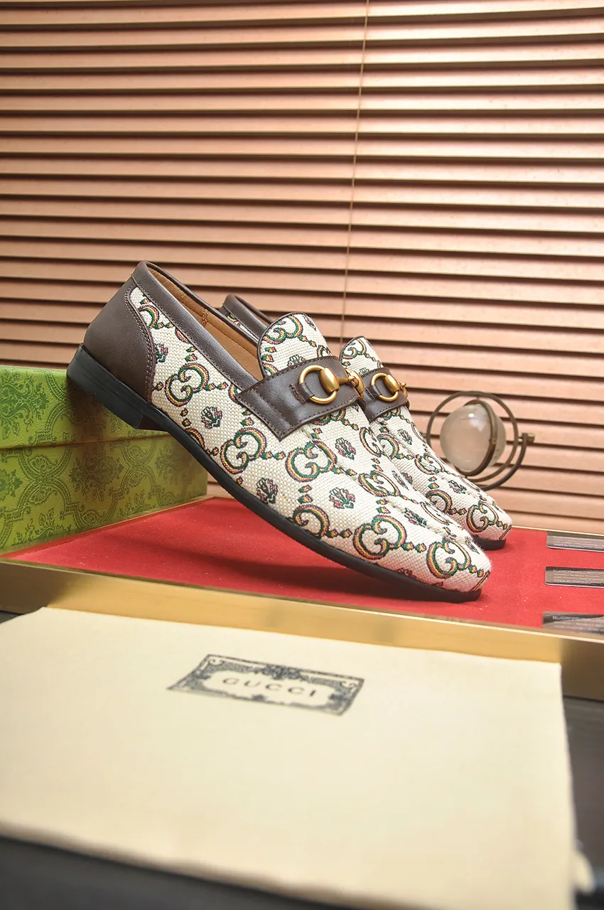 Men's shoes 💰600💶 Brand: GUCCI (Gucci) Standard size: Men's size 38/44 (45 can be customized) Grade: Same as the official website Original quality Material: Original cowhide Water-dyed cowhide lining Original rubber outsole Style category: Men's fashionable casual leather shoes Distinguished big-name luxury elements Top luxury Color: Actual picture